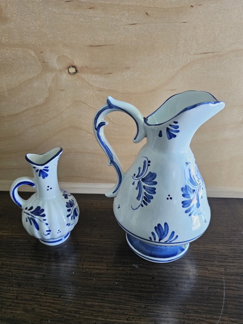 Vtg Delfts Hand Painted Blue & White Floral Ceramic Pitcher Jug Set 2 - Picture 3 of 11